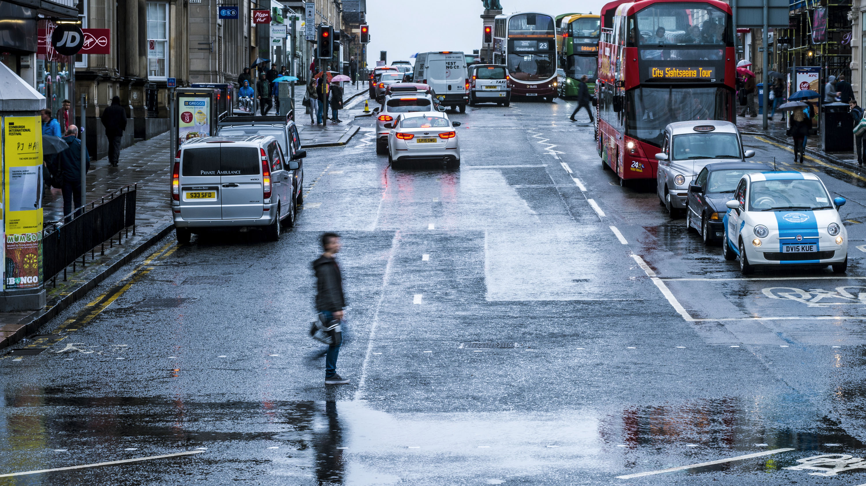 Busy city street in Edinburgh shows need for low emission zones