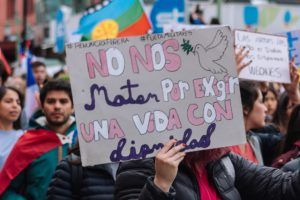 "Dont kill us for demanding a life with dignity" Sign at Chile Protests 2019. Natalia Reyes Escobar [CC BY-SA 4.0 ]