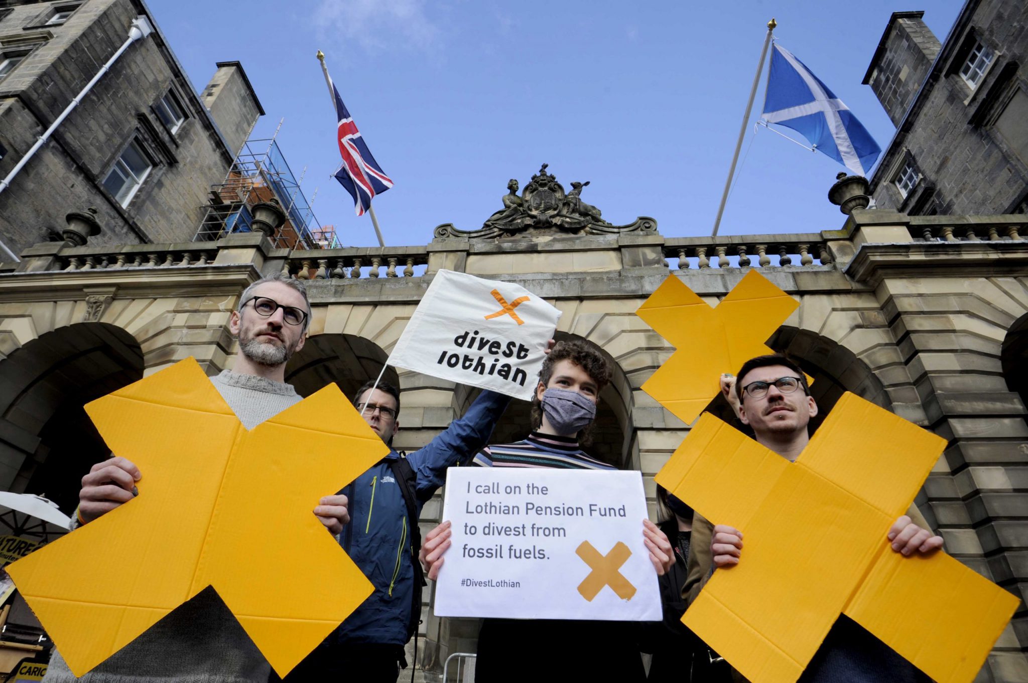 lothian-pension-fund-has-increased-fossil-fuel-investments-friends-of